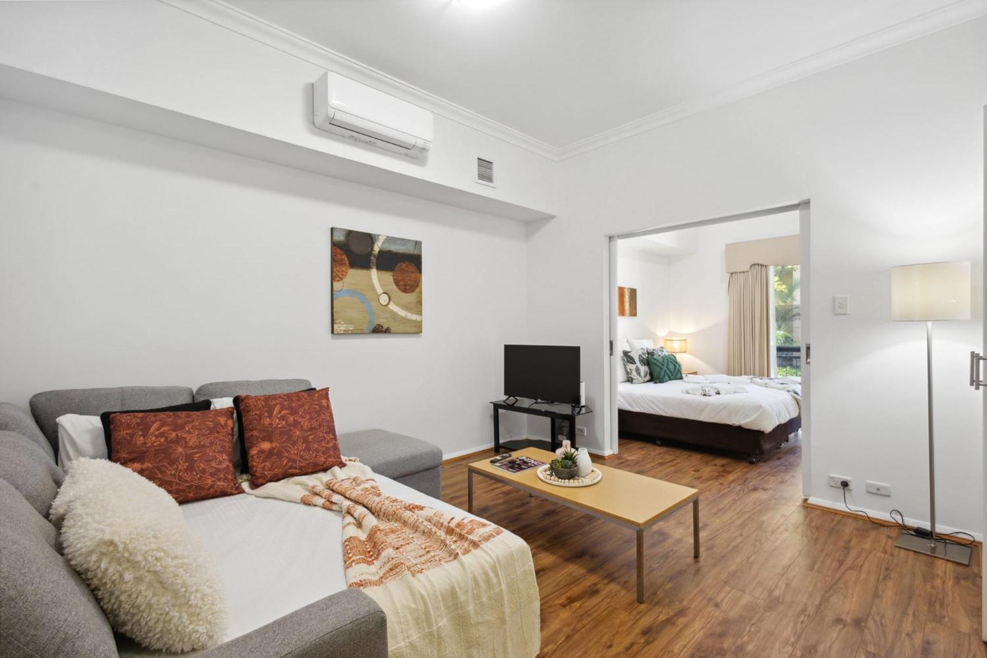 Apartment 1bdr 1bth 1prk - Street Joy *