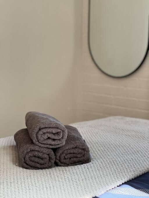 Humble & Cosy, In The Heart Of East Vic Park Apartment *
