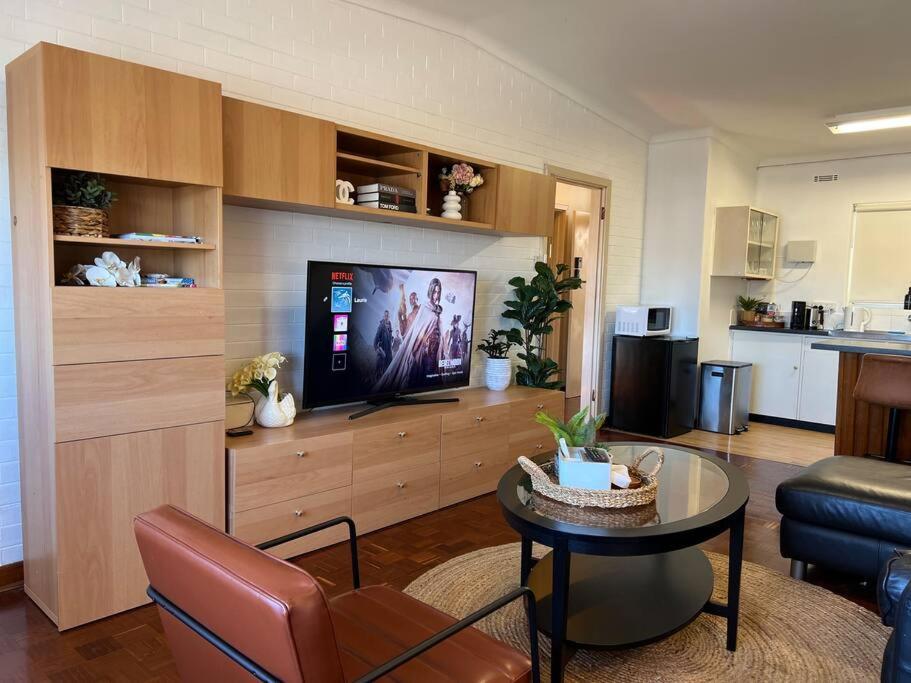 Humble & Cosy, In The Heart Of East Vic Park Apartment Perth