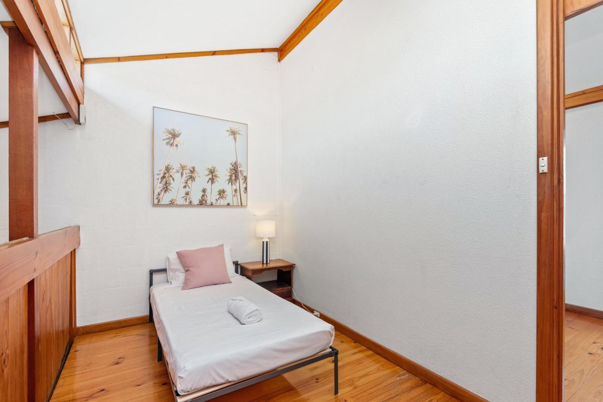 14 Cottesloe - Steps From - Sleeps 2