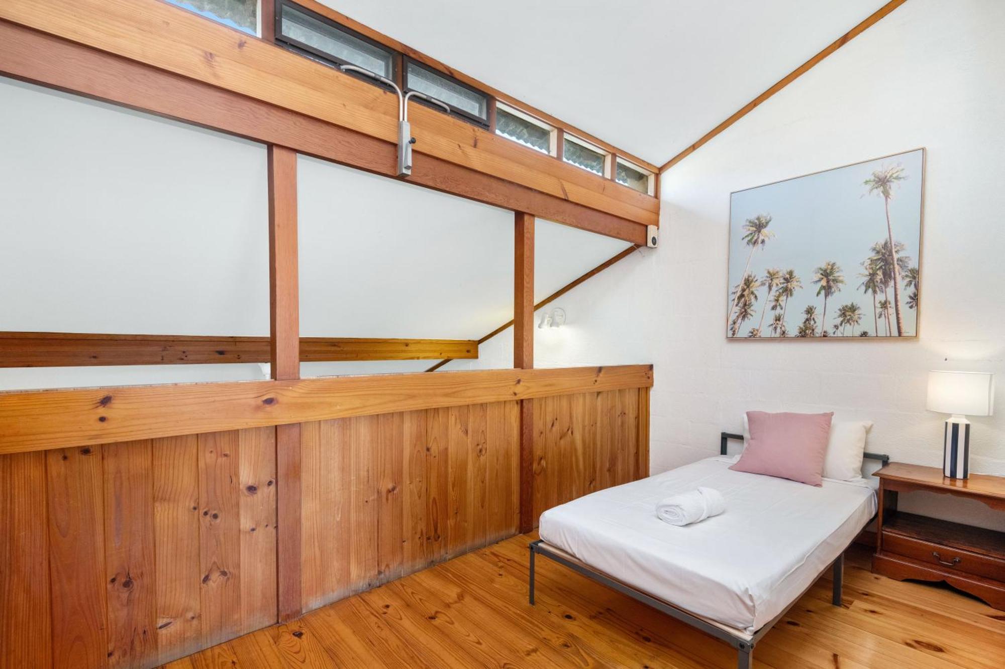 Apartment 14 Cottesloe - Steps From - Sleeps 2 *