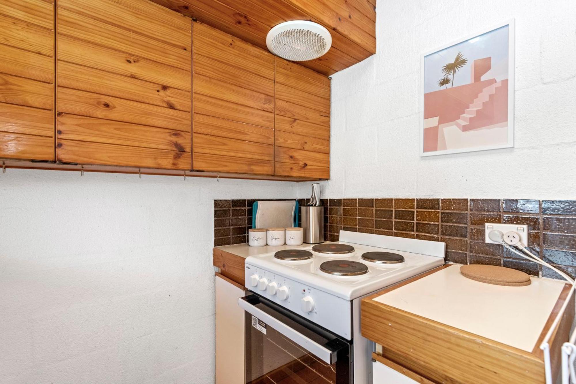 14 Cottesloe - Steps From - Sleeps 2 Apartment
