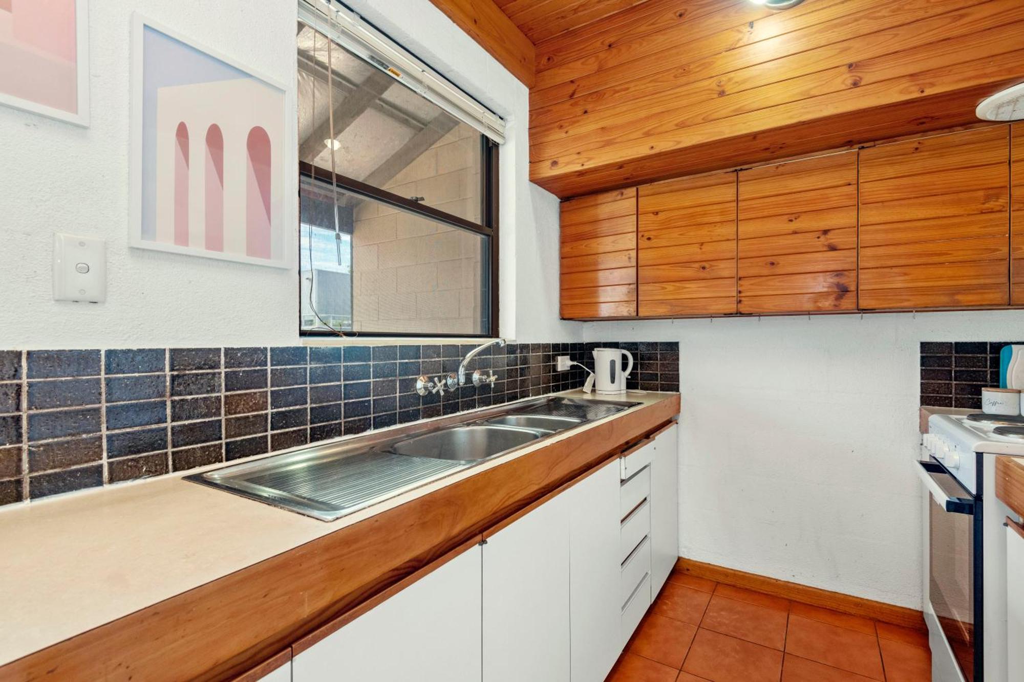 14 Cottesloe - Steps From - Sleeps 2 *