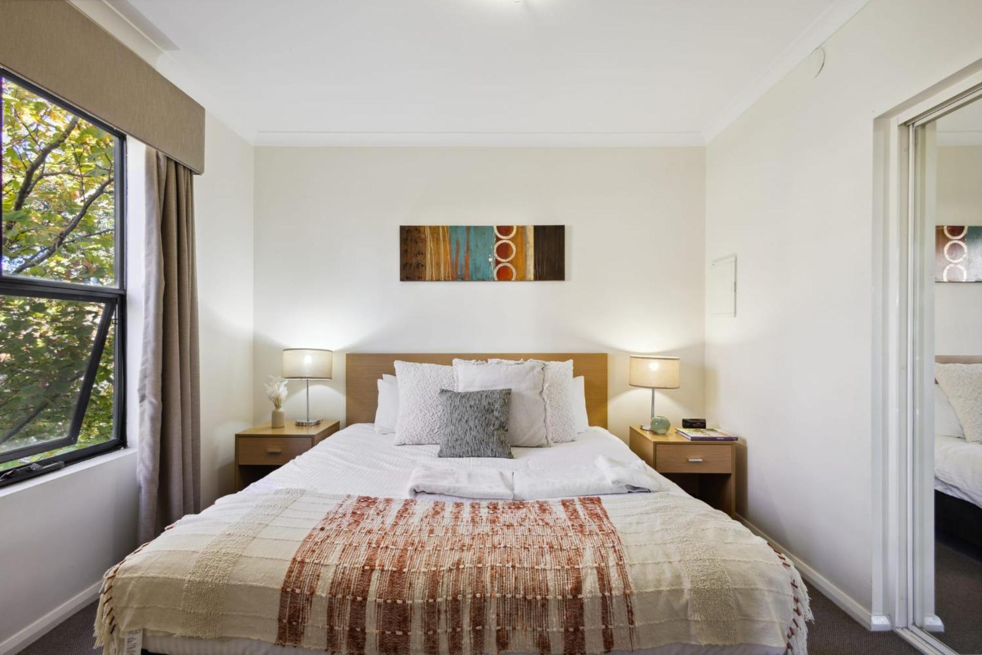 Urban Serenity 2 Bedroom With Stunning Views Apartment *