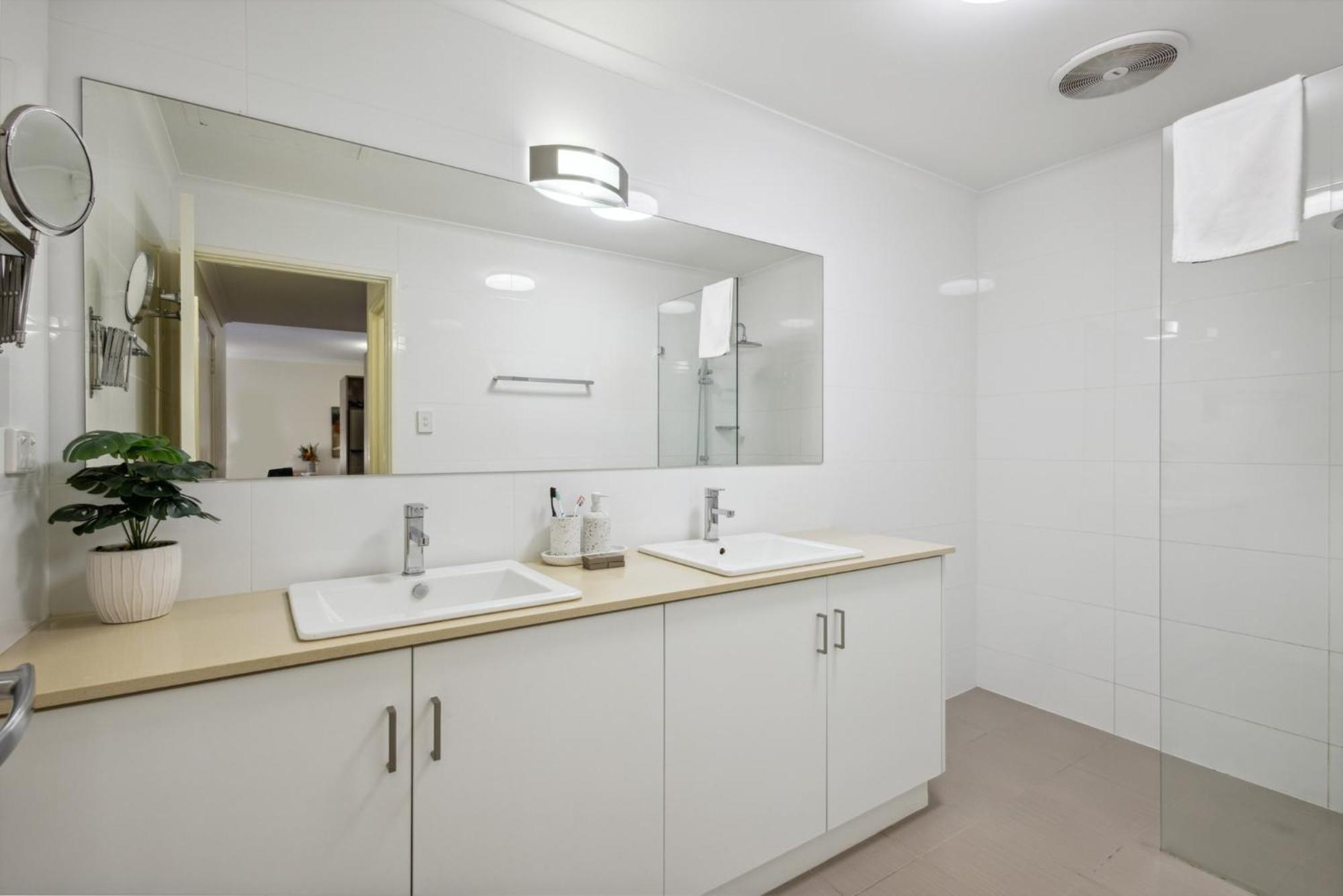 Apartment Urban Serenity 2 Bedroom With Stunning Views