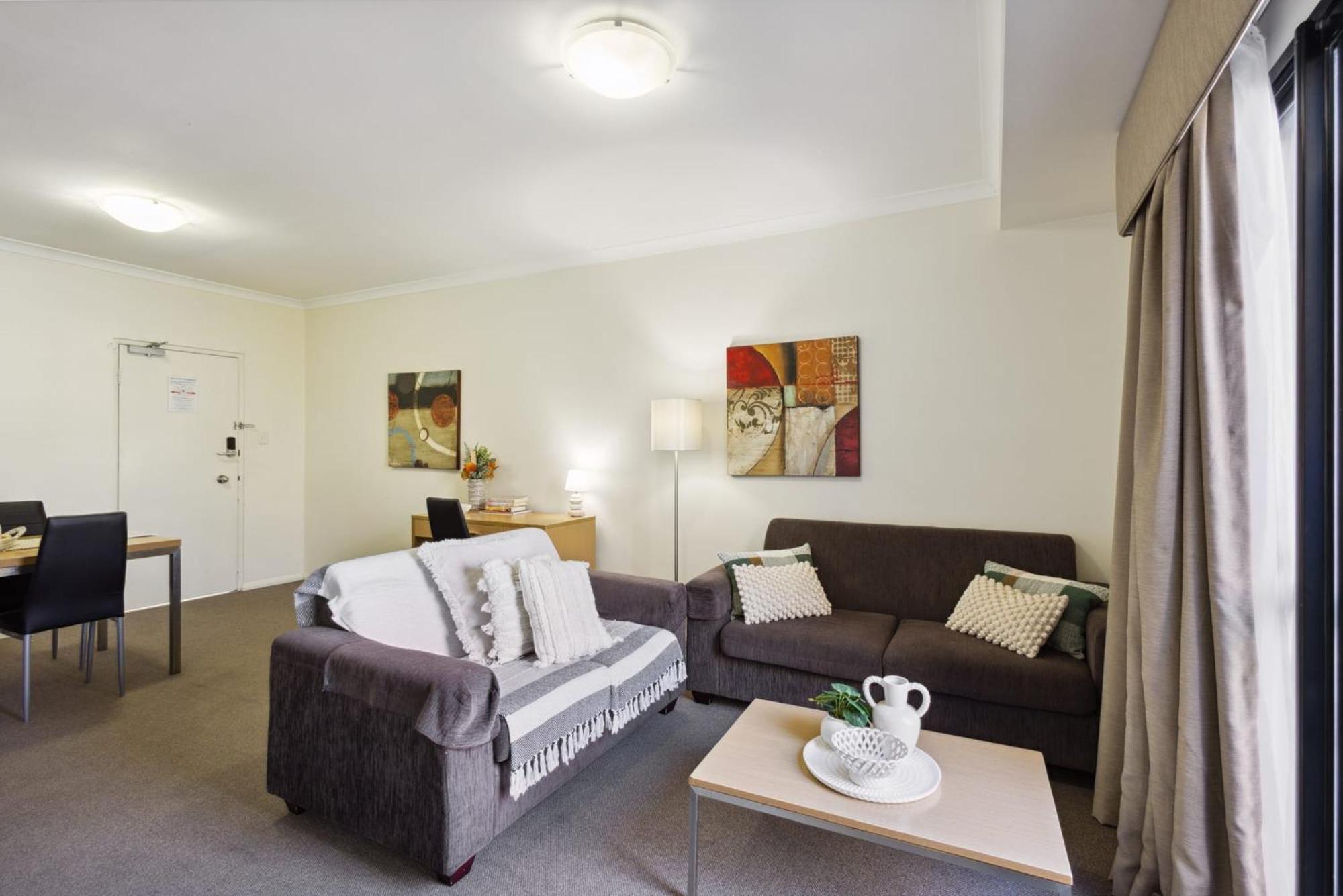 Urban Serenity 2 Bedroom With Stunning Views *