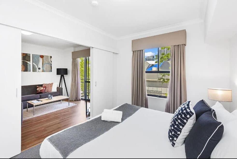 Executive - 2br 1ba W Parking Apartment Perth