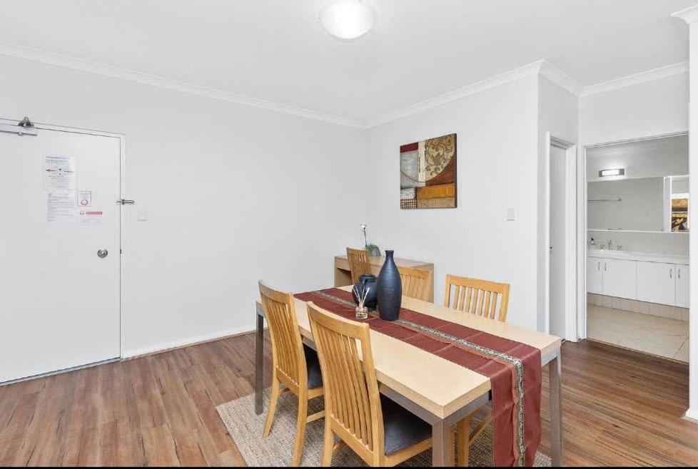 Executive - 2br 1ba W Parking Apartment *