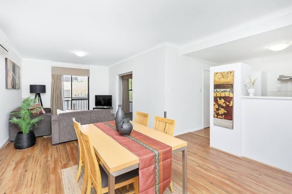 Executive - 2br 1ba W Parking Apartment Perth