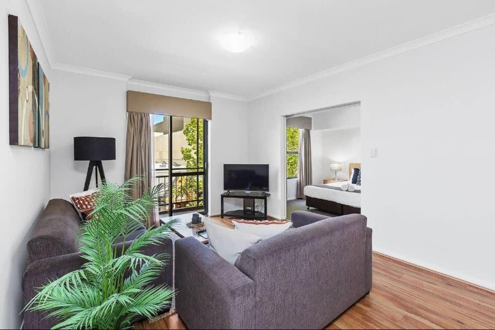 Executive - 2br 1ba W Parking Perth