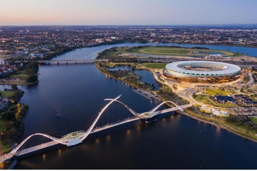 East With Free Wi-fi And Parking Apartment