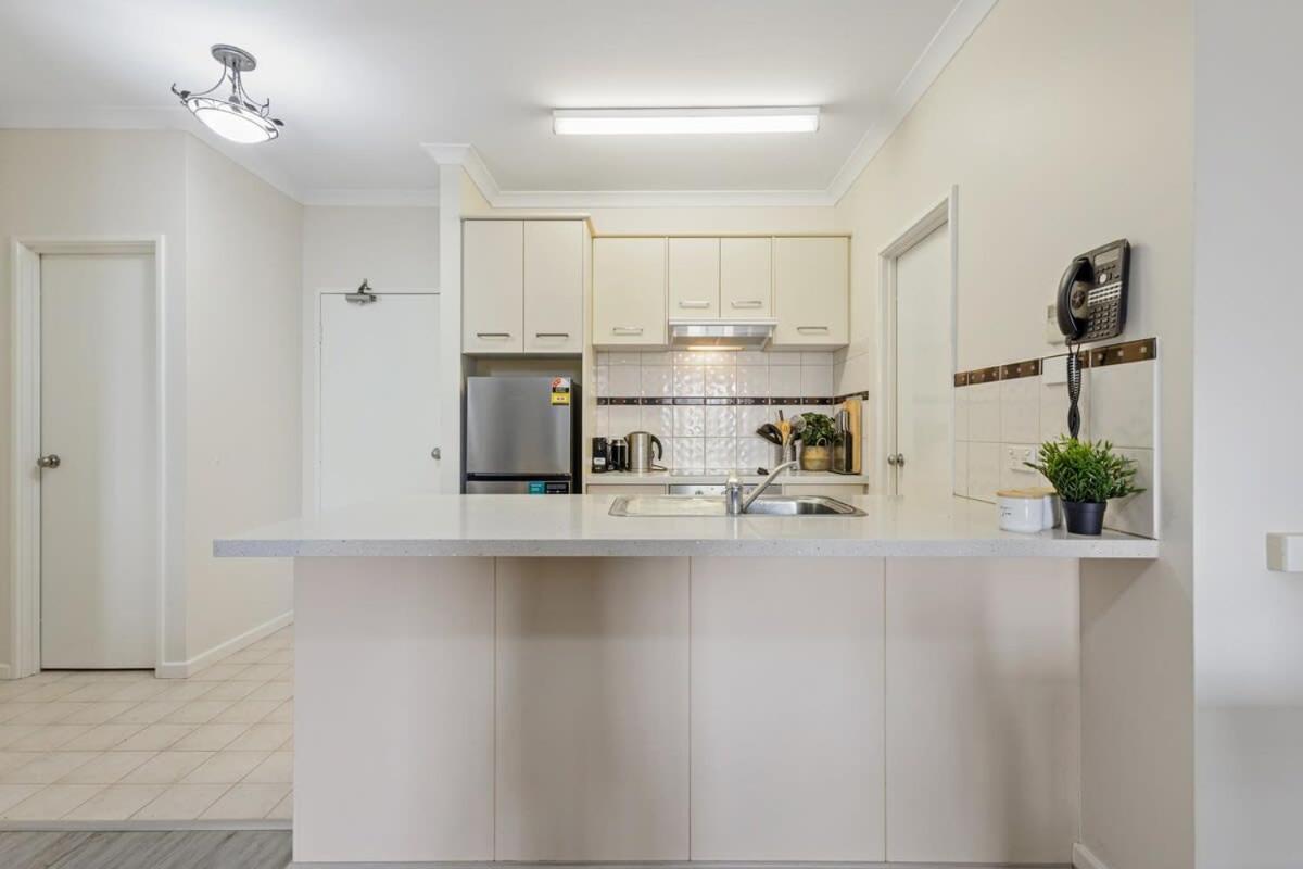 East With Free Wi-fi And Parking Apartment *