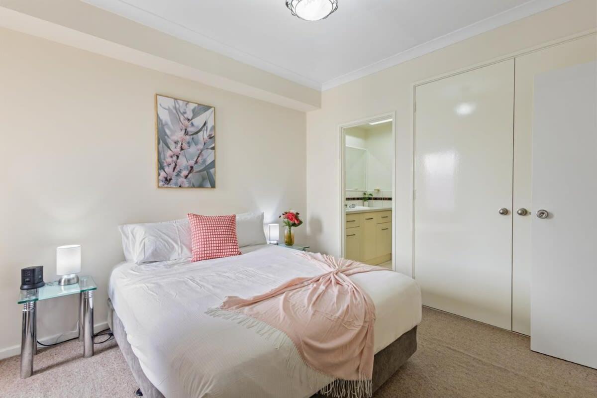 East With Free Wi-fi And Parking Apartment Perth