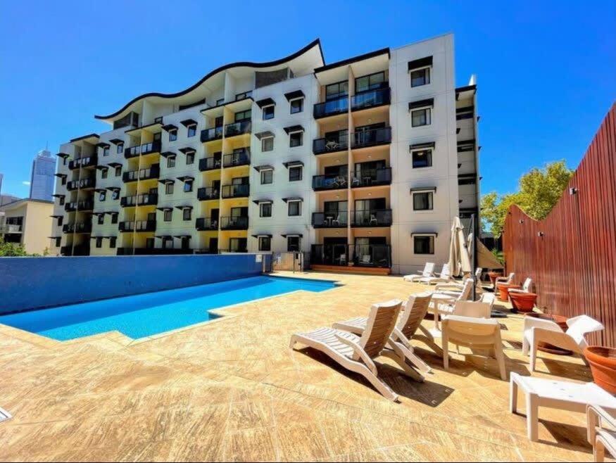 Prime Location 1 Bdr In Apartment
