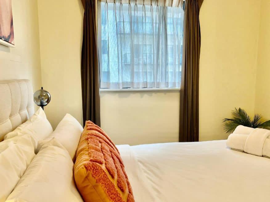 Prime Location 1 Bdr In Apartment