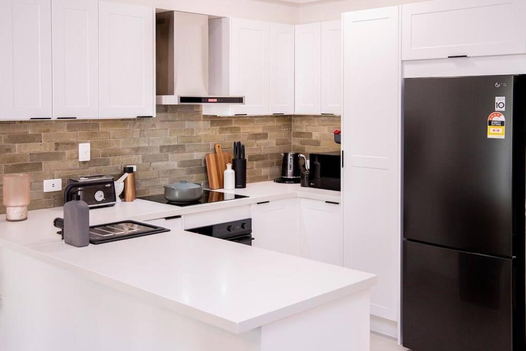Bahay bakasyunan Stunning Northbridge Townhouse W Off St Parking *