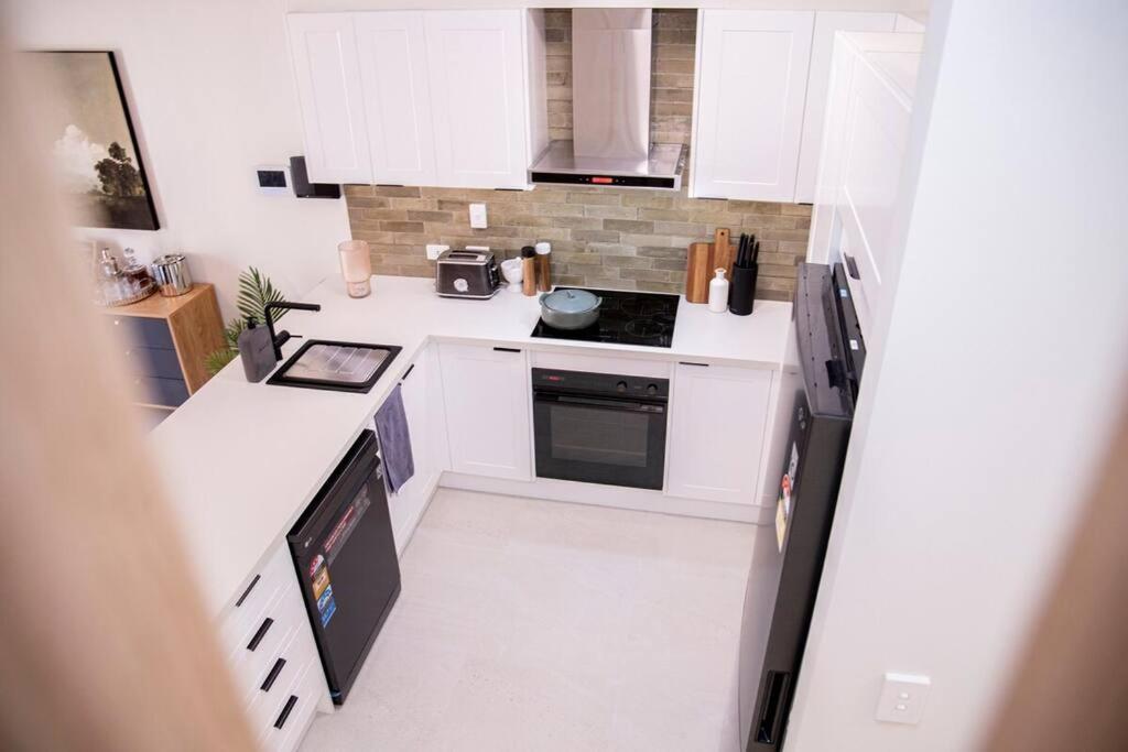 Bahay bakasyunan Stunning Northbridge Townhouse W Off St Parking Perth