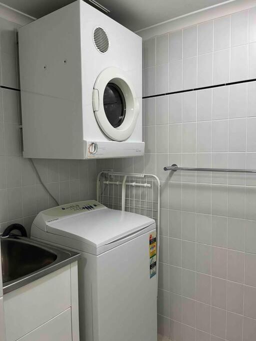 Escape Mounts Bay - Near Kings Park - Parking - Wifi *