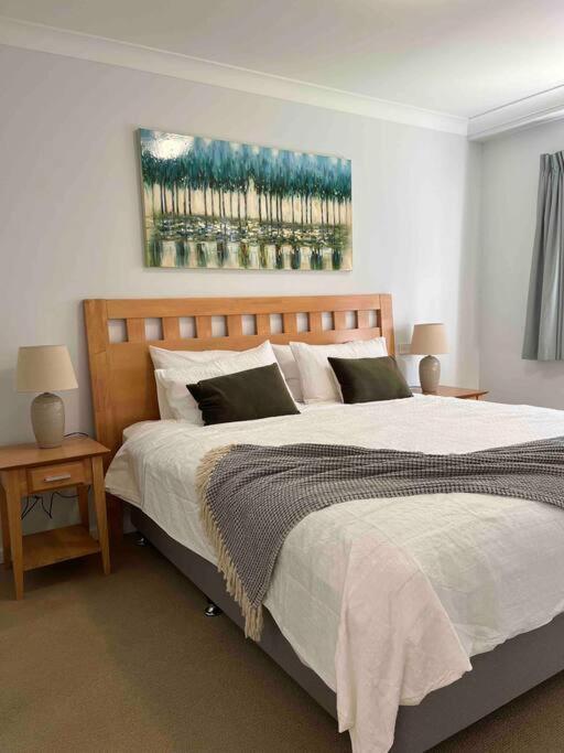 Escape Mounts Bay - Near Kings Park - Parking - Wifi *