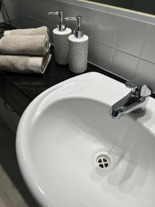 Escape Mounts Bay - Near Kings Park - Parking - Wifi Perth