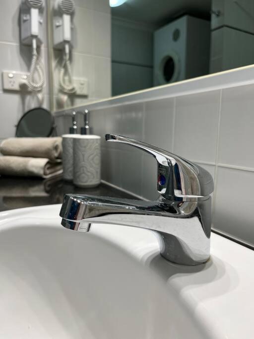 Escape Mounts Bay - Near Kings Park - Parking - Wifi Perth
