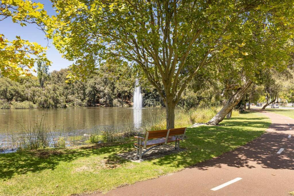 Escape Mounts Bay - Near Kings Park - Parking - Wifi * Perth
