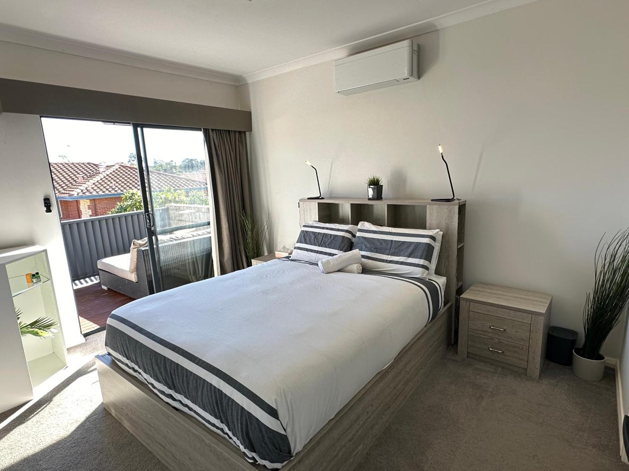 Modern Scarborough Townhouse Holiday home Perth
