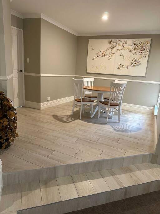 Spacious Bright Close To Shops And Cafe's Perth