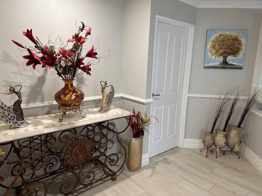 Spacious Bright Close To Shops And Cafe's Holiday home