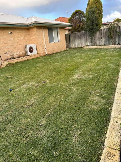 Spacious Bright Close To Shops And Cafe's Perth