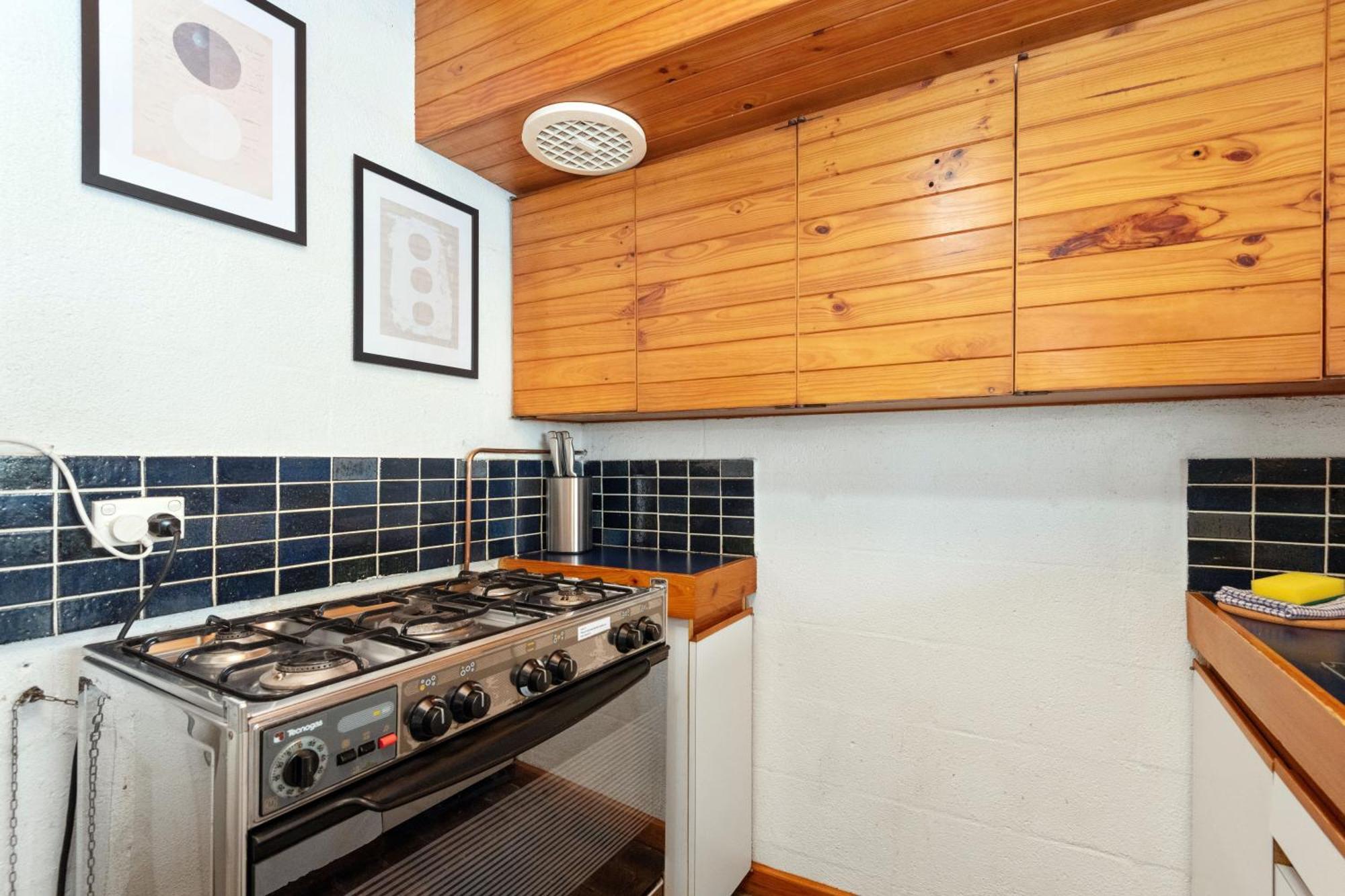 17 Cottesloe - Steps From - Sleeps 2 * Perth