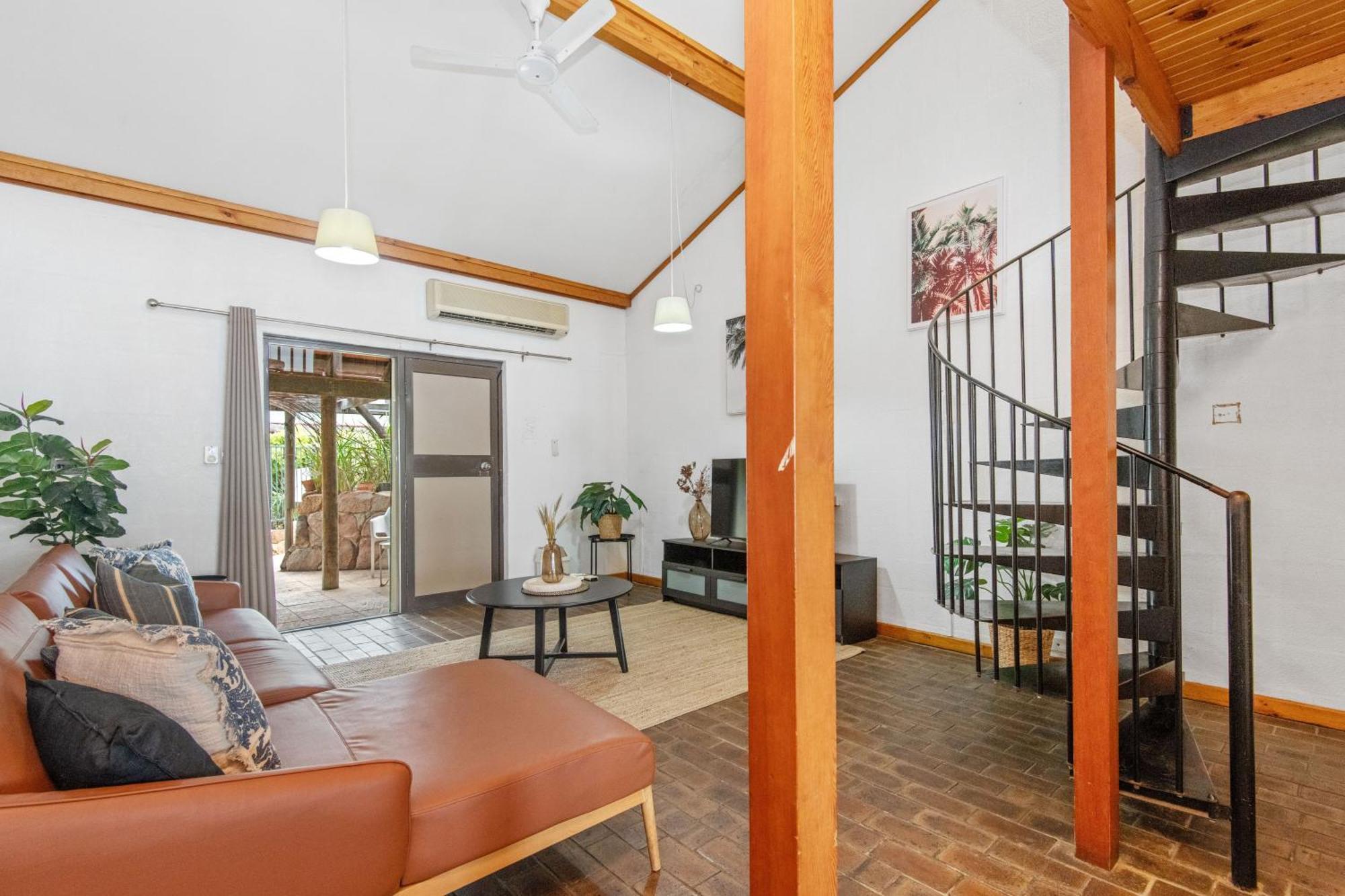 17 Cottesloe - Steps From - Sleeps 2 Apartemen *