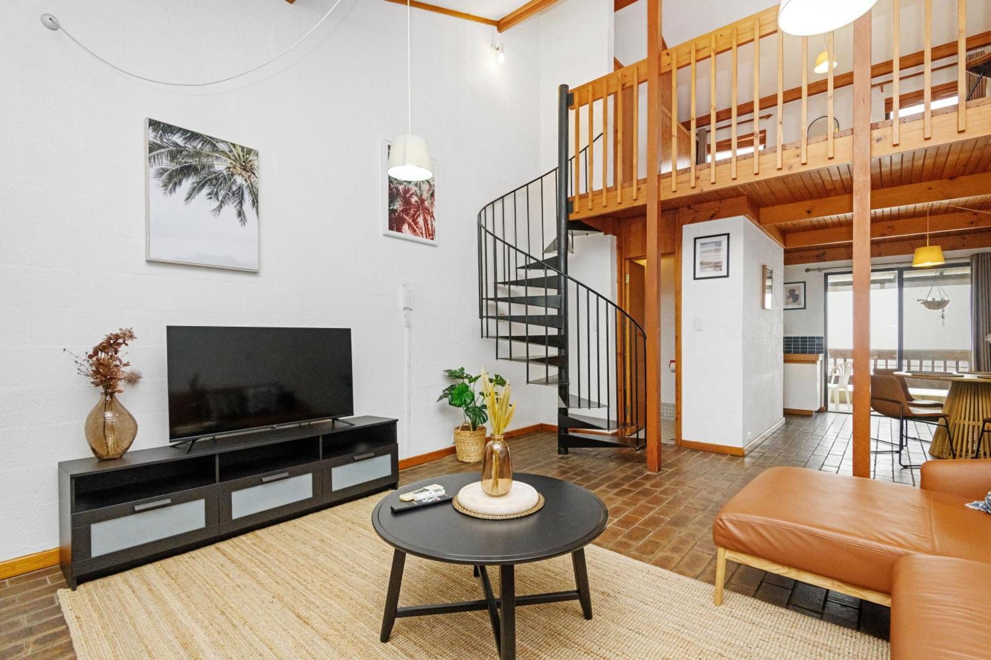 17 Cottesloe - Steps From - Sleeps 2 Perth