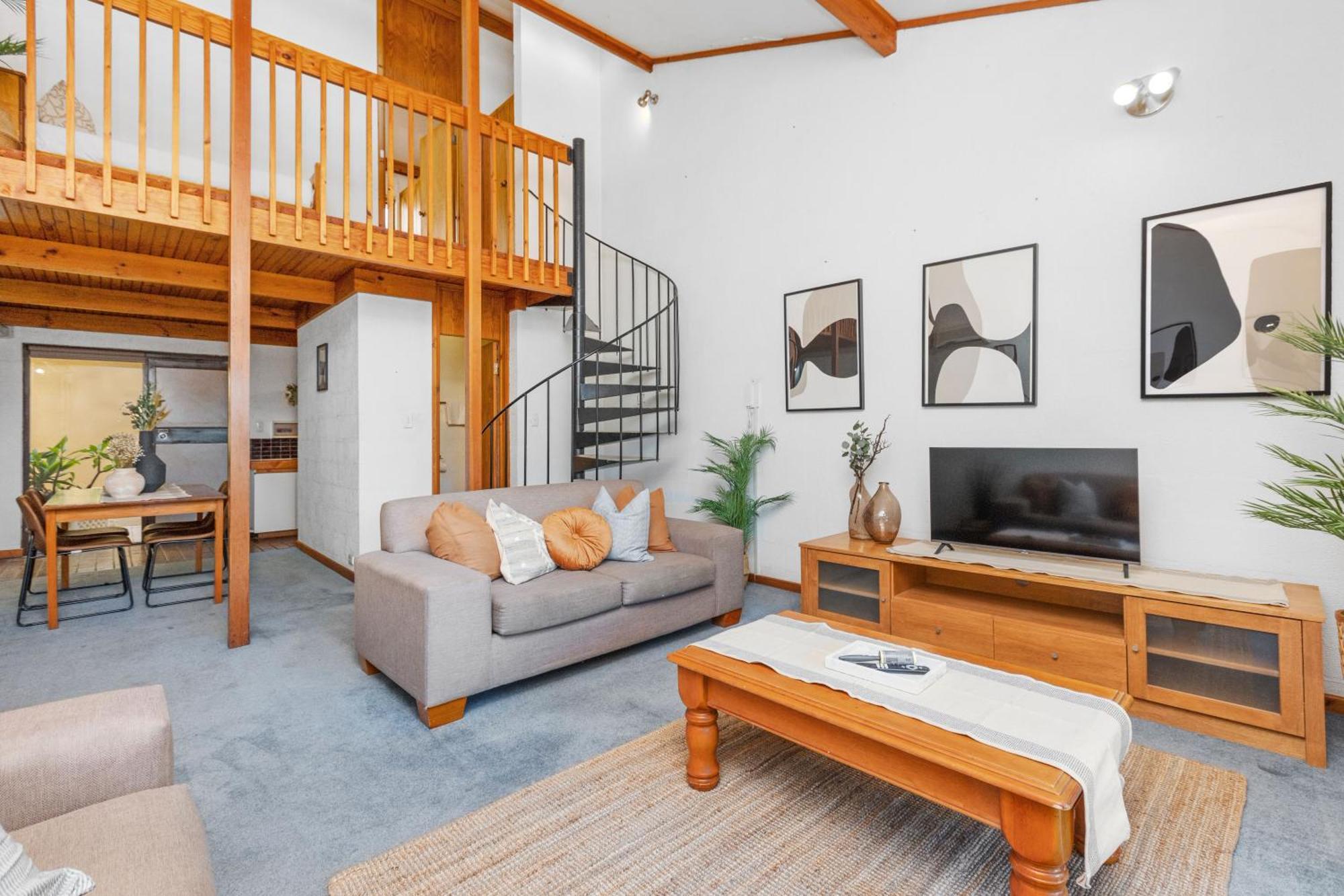1 Cottesloe - Steps From - Sleeps 3 Wifi Apartemen