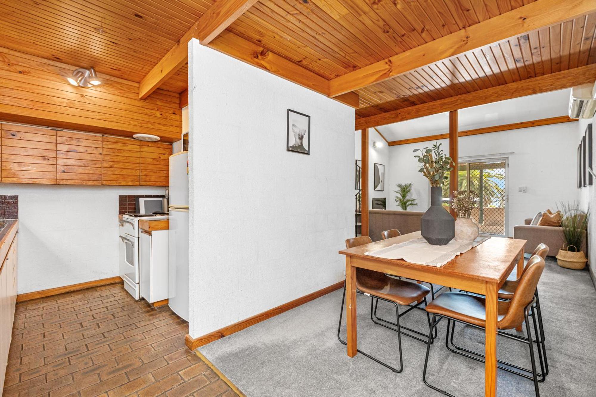 Apartemen 1 Cottesloe - Steps From - Sleeps 3 Wifi Perth