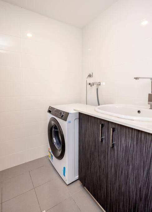 Metropolitan Charm - Townhouse Near Cbd Rumah percutian