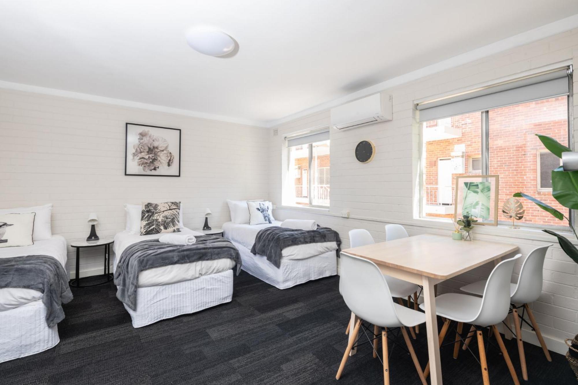 Central Location 2 Bdrm Free Parking And Wifi * Perth