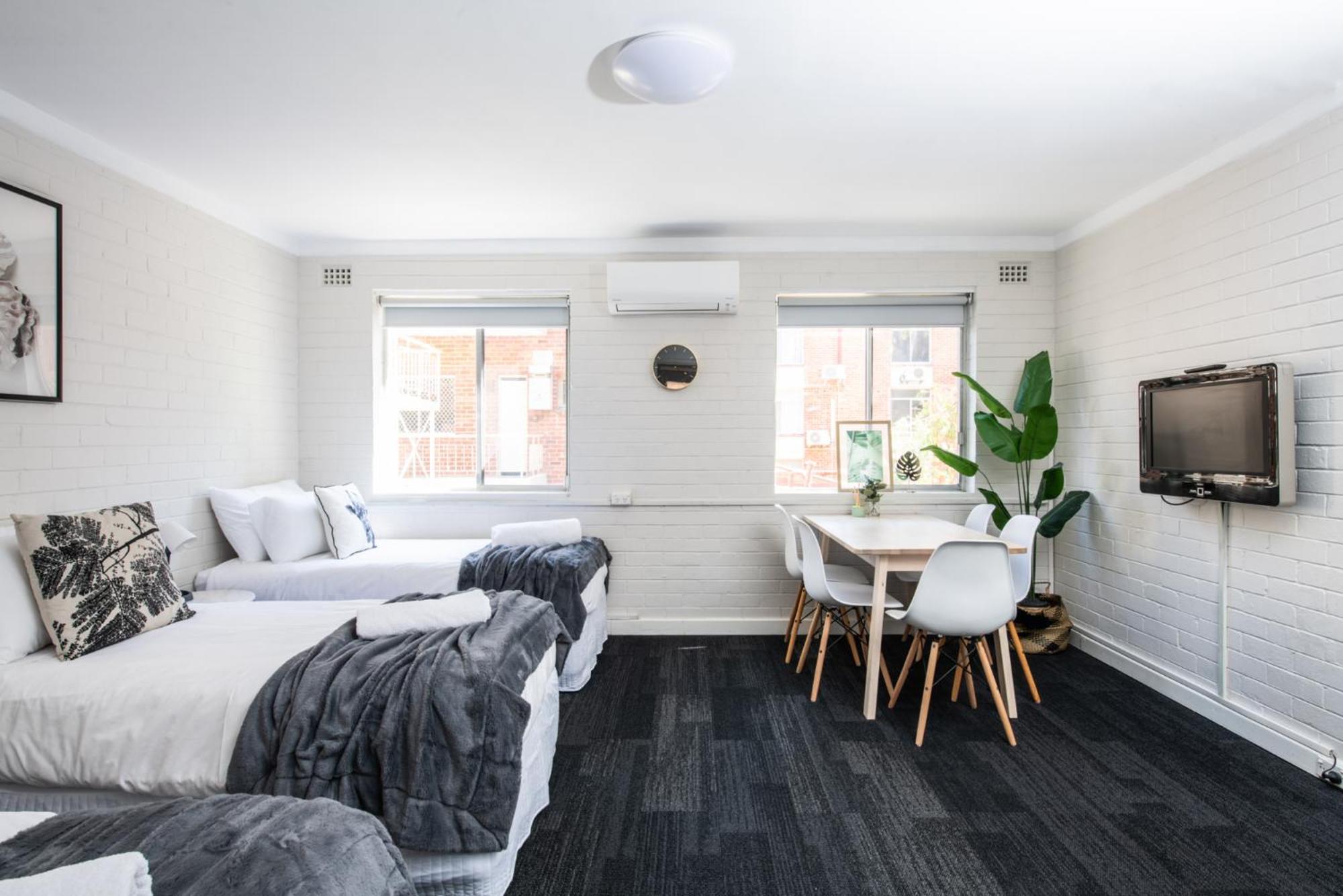 Central Location 2 Bdrm Free Parking And Wifi Apartment
