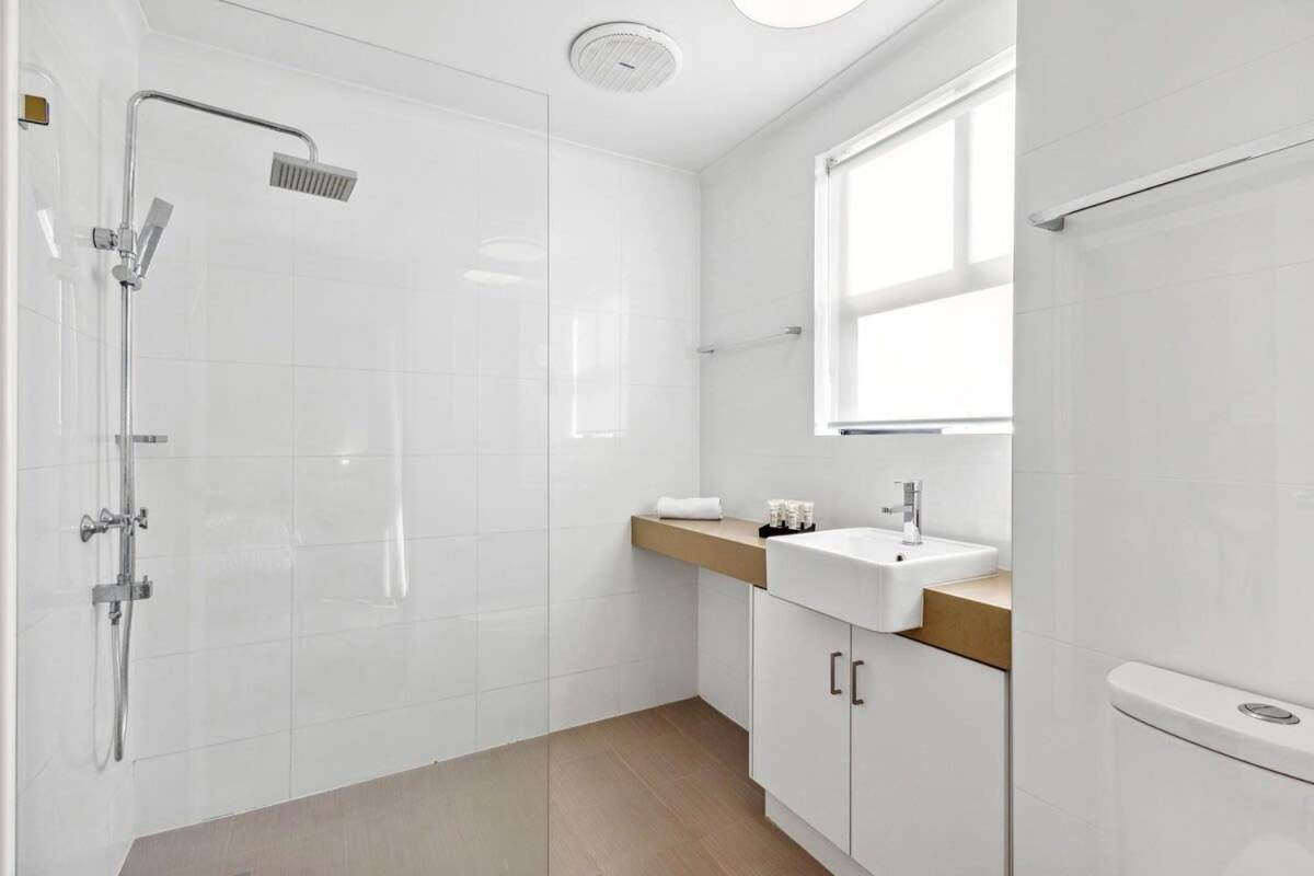Apartment Wifi And Smart Tv - In Northbridge