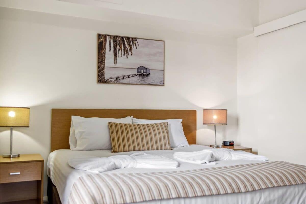 Apartment Wifi And Smart Tv - In Northbridge