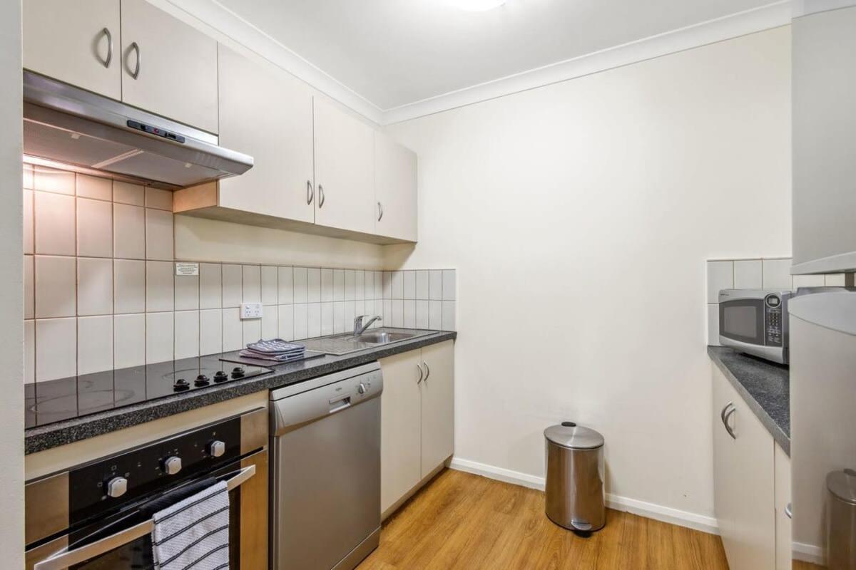 Apartment Wifi And Smart Tv - In Northbridge *