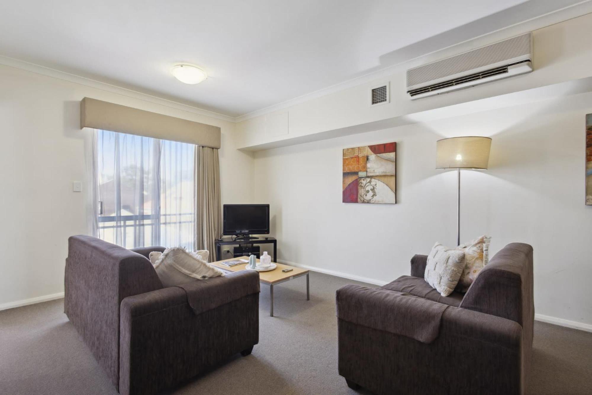 Spacious In Northbridge With Pool *