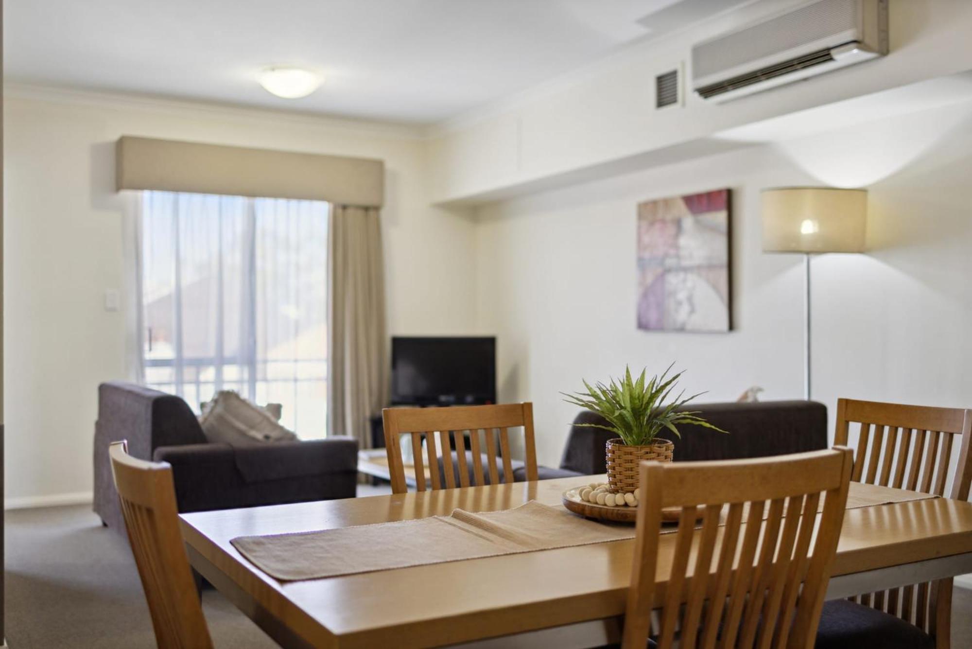 Spacious In Northbridge With Pool Apartamento
