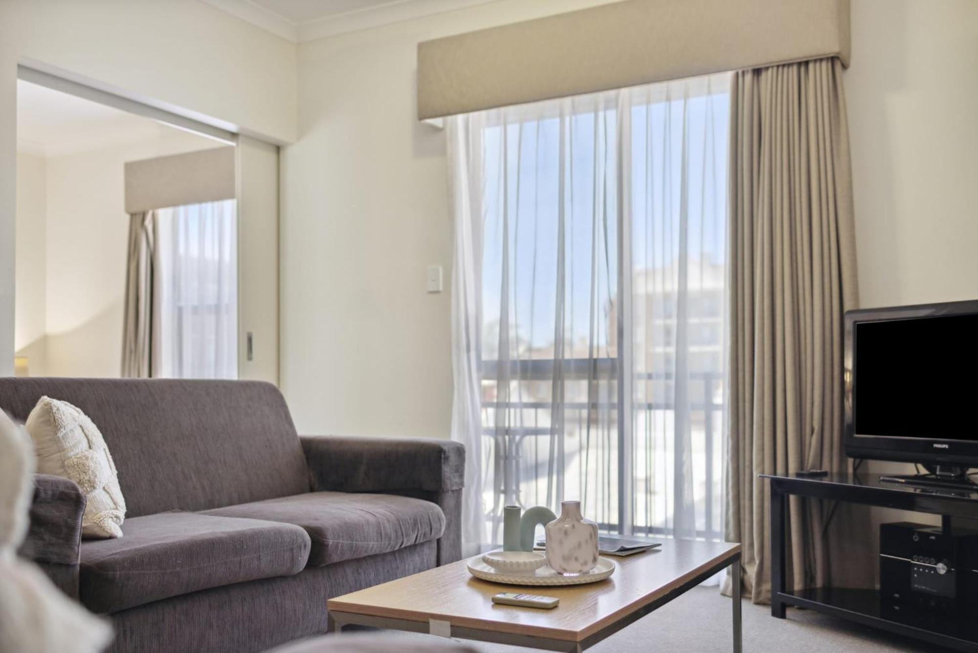 Spacious In Northbridge With Pool Apartamento