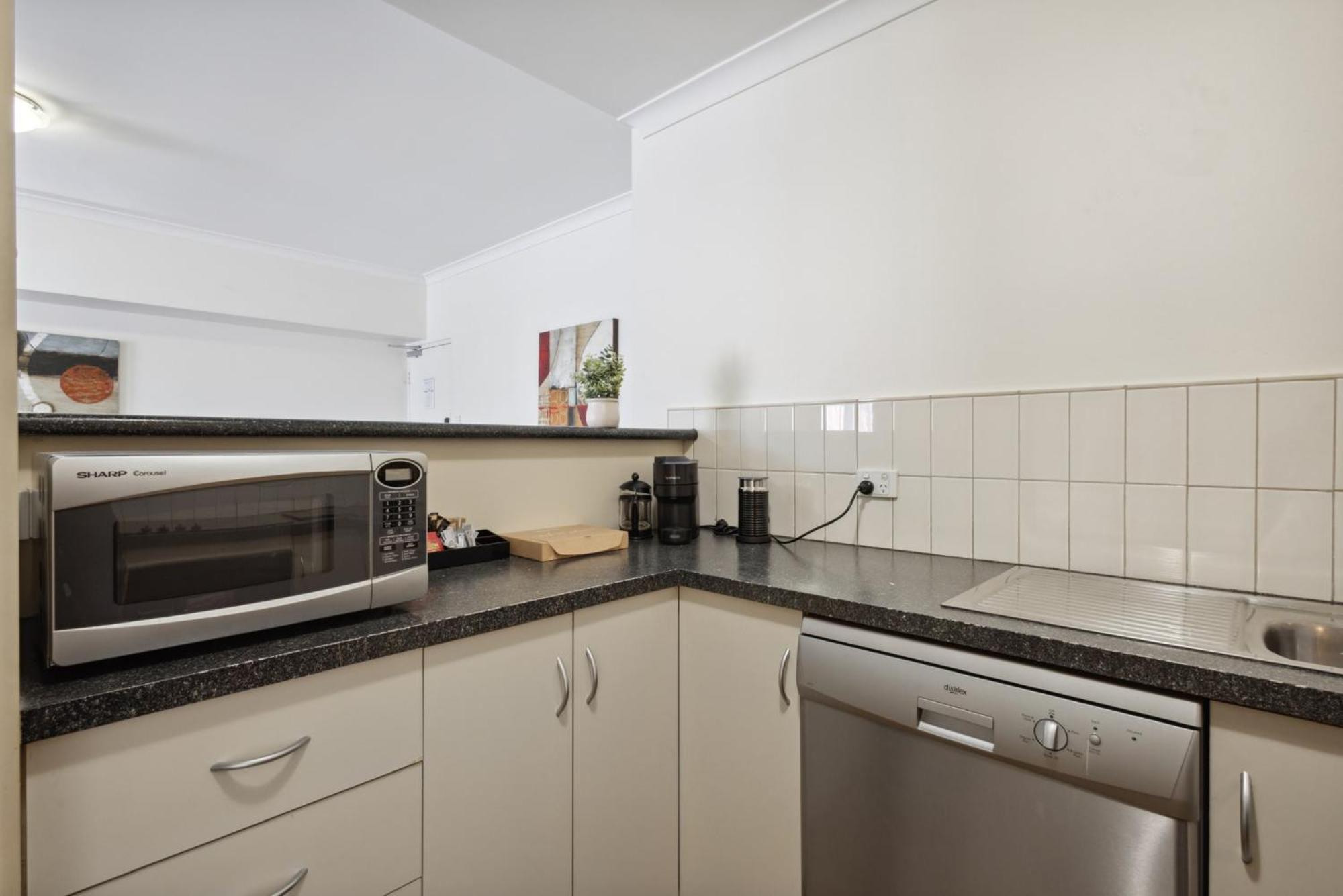 Spacious In Northbridge With Pool Perth