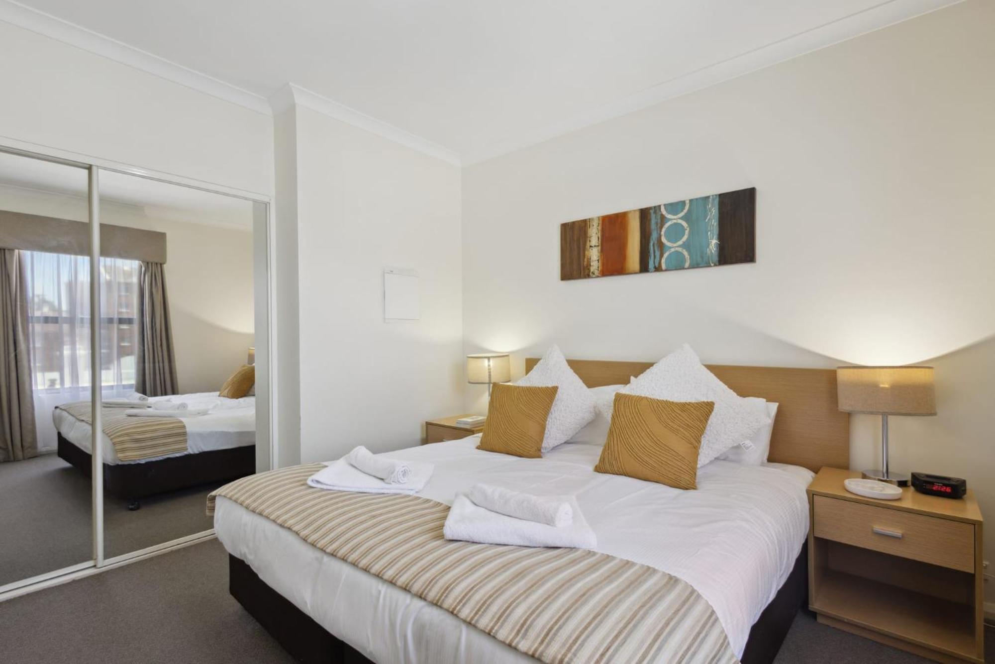Spacious In Northbridge With Pool *