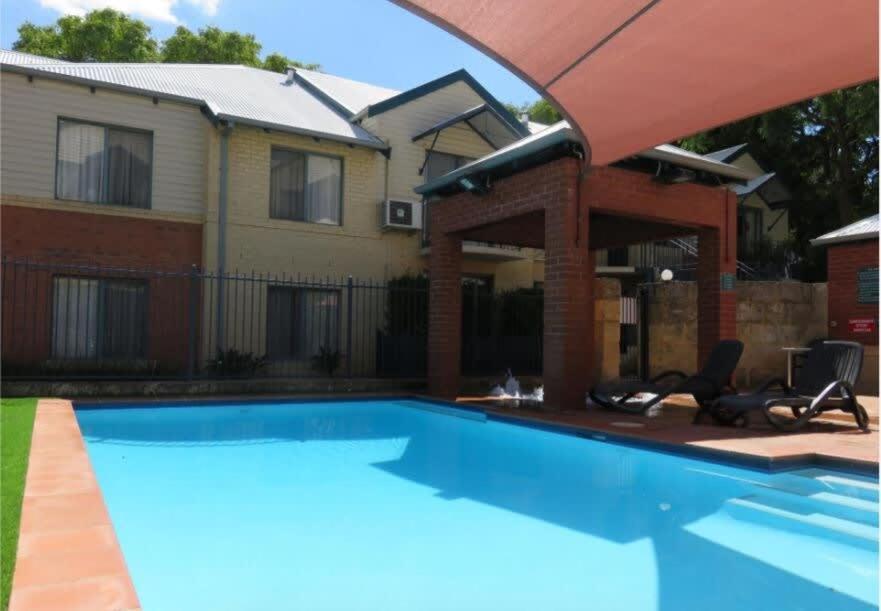 Apartment Cosy In Subiaco With Free Parking