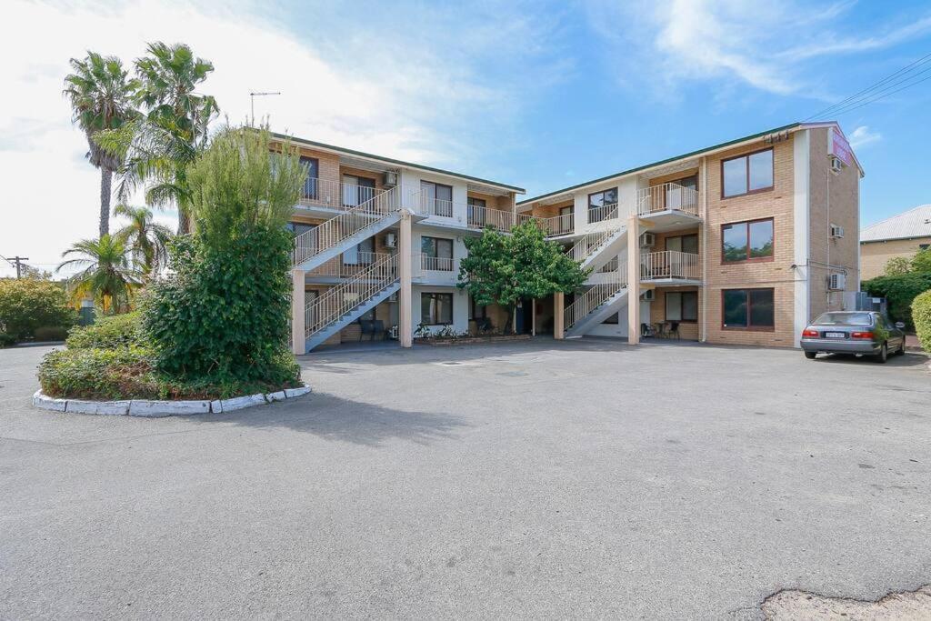 Motel 8 Burswood