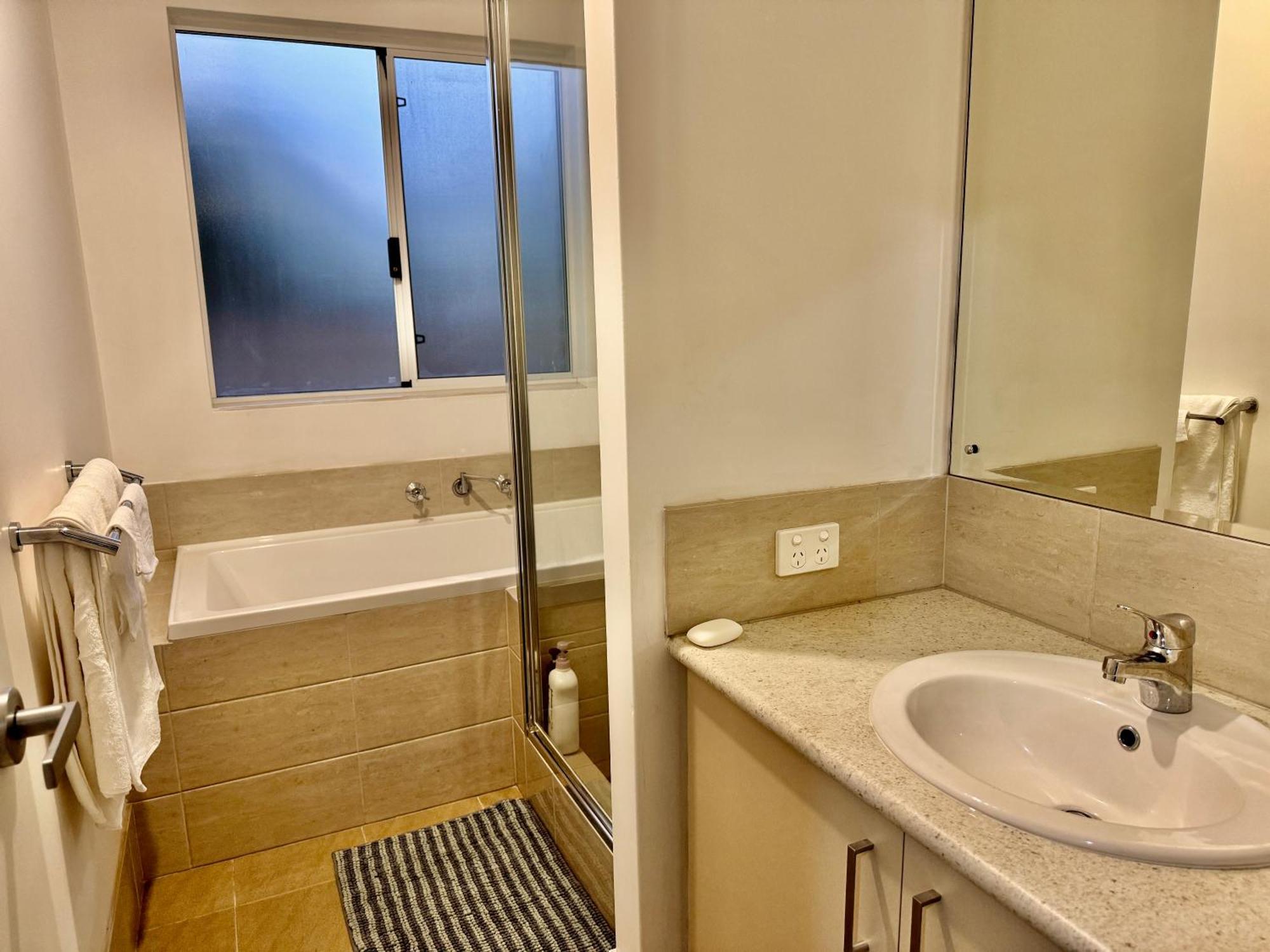 Bed & Breakfast 43 Drew Road Ardross Wa 6153 *