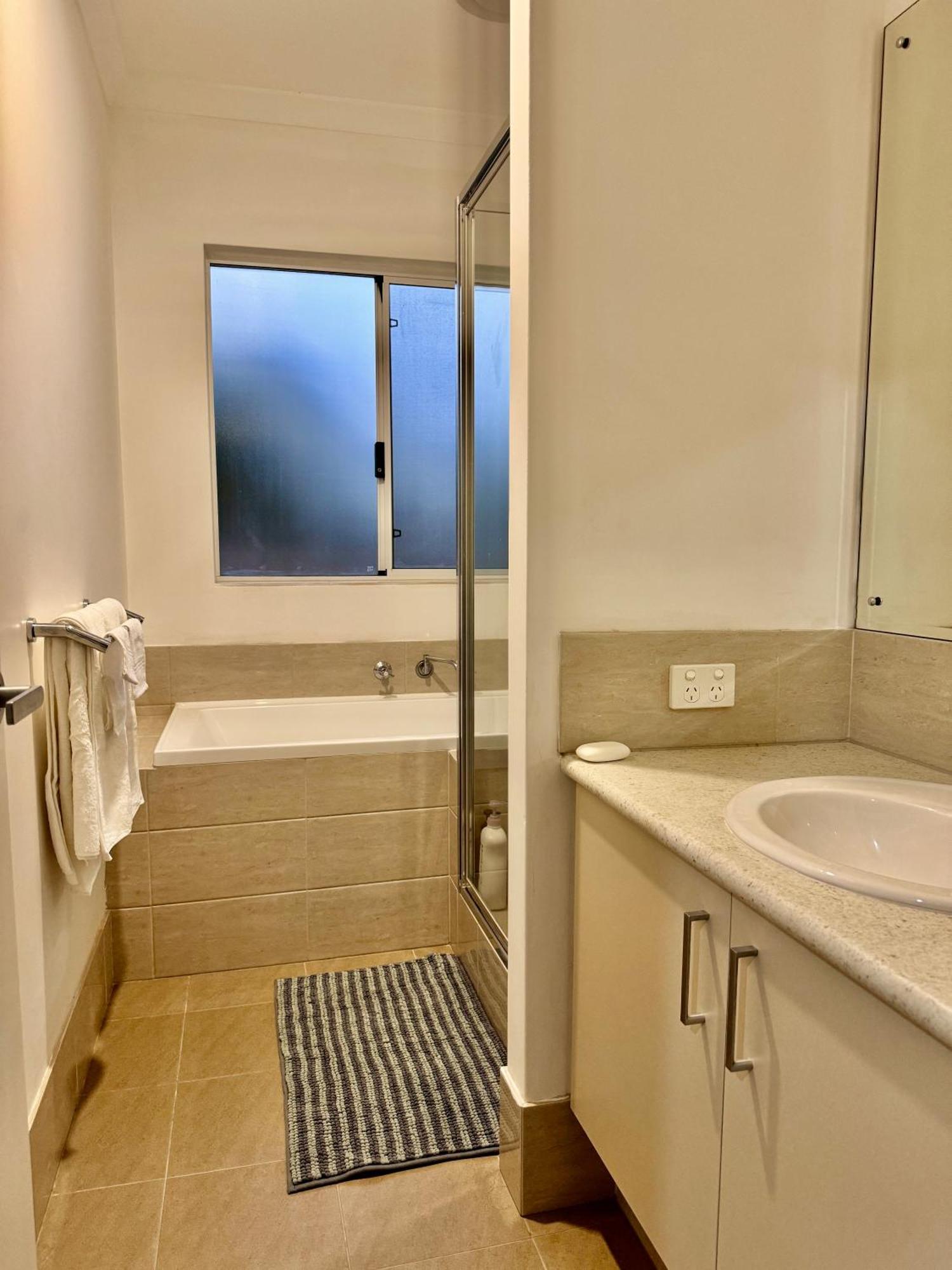 Bed & Breakfast 43 Drew Road Ardross Wa 6153 *